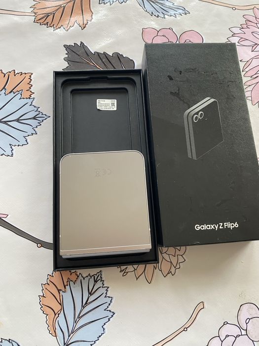 Vând schimb Samsung Z flip 6