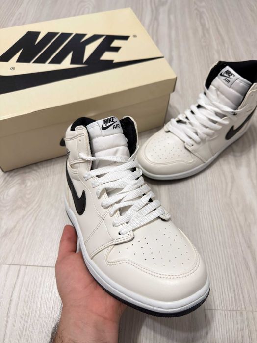 Adidasi Nike Air Jordan 1 Retro High OG - Essentials