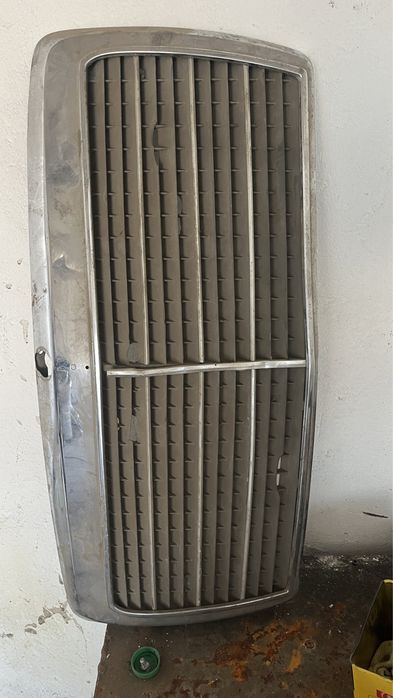 Решетка капота w124