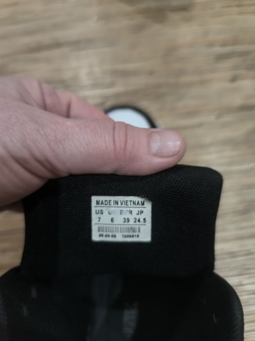 Продам ботинки на мальчика 39 р