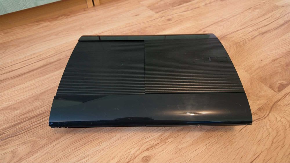 Playstation 3 Super Slim 500GB - Пълен комплект