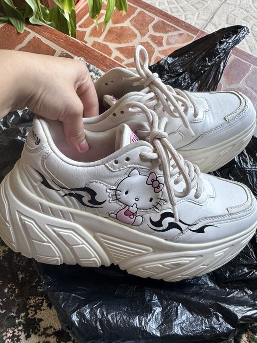 Hello Kitty кроссовки женские