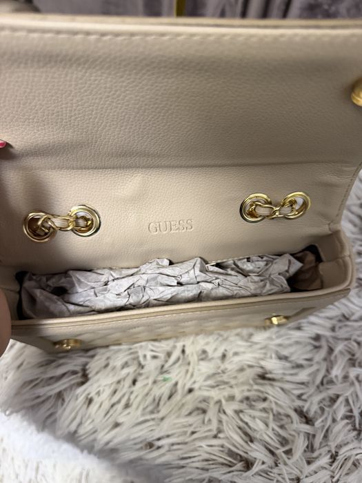 Geanta Guess de dama crem