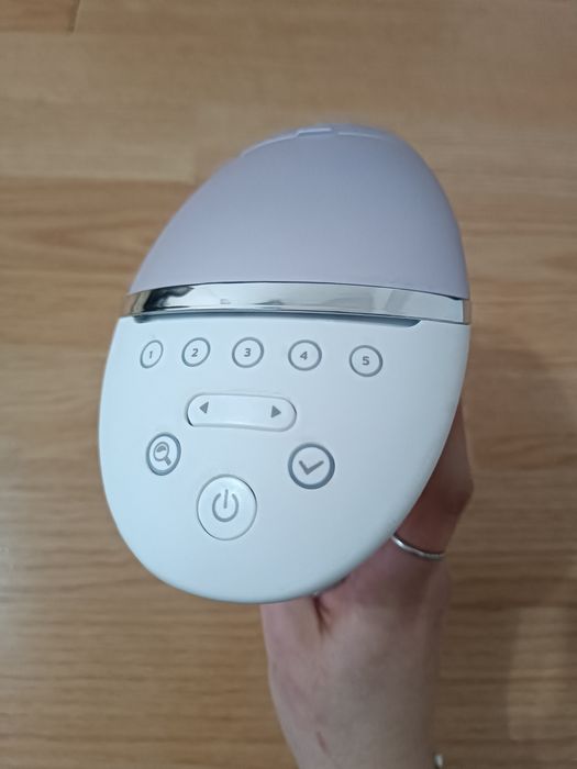 Фотоепилатор IPL Philips Lumea Seria 8000