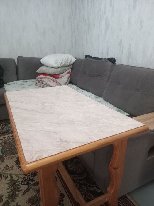 Продам кухонный стол  .