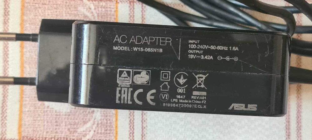 Incarcator pentru laptop ASUS mufa subtire 19V cu 3,42A,stare buna