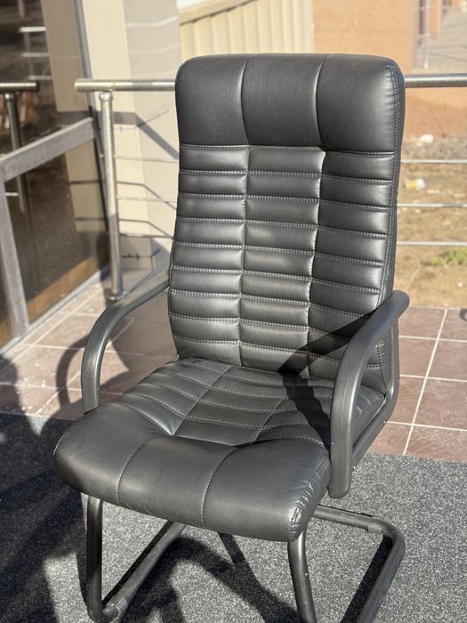 Кресло кожанное для офиса