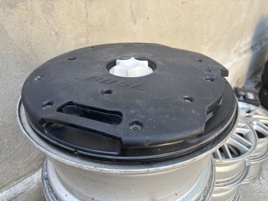 Subwoofer Bose roata rezerva cu amplificator incorporat