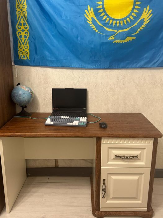 Продам стол для школьника