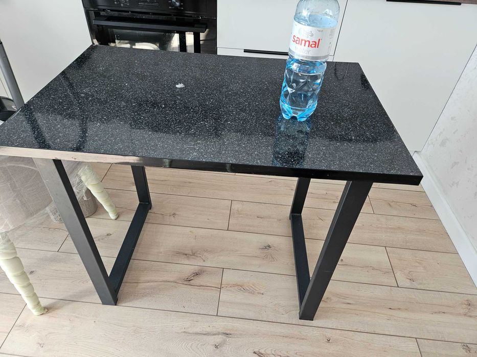 Стол на кухню черный