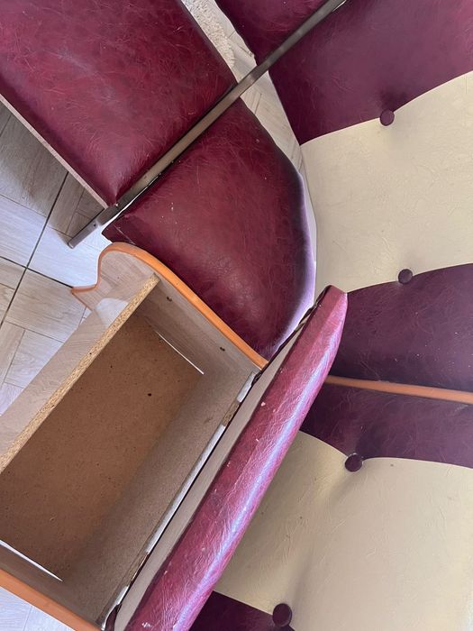 Продаю угловой диван для кухи