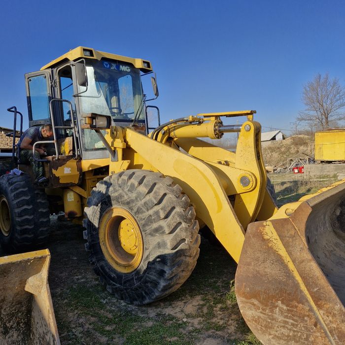 Погрузчик фронтальный