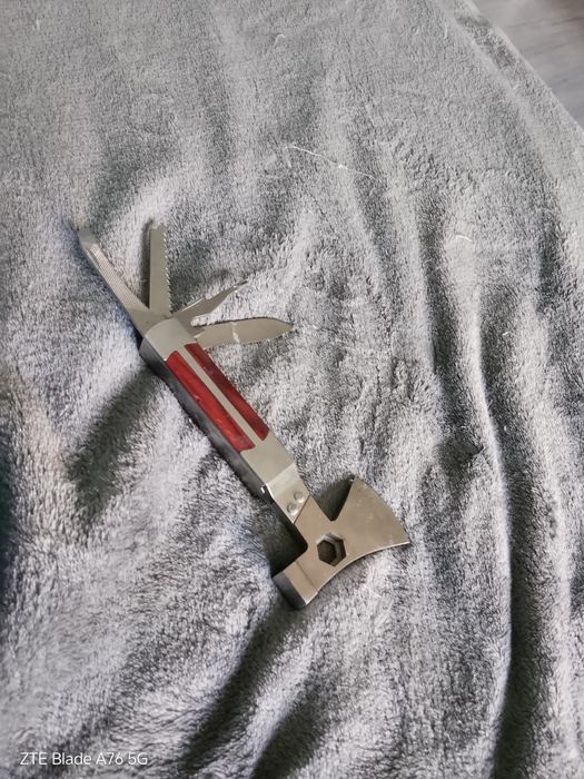 Продавам брадва за очеляване