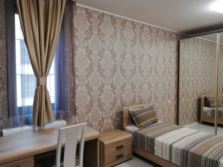 Дава се под наем Тристаен апартамент в София, Изток - 105 кв.м за 1186.77 € - Снимка #9