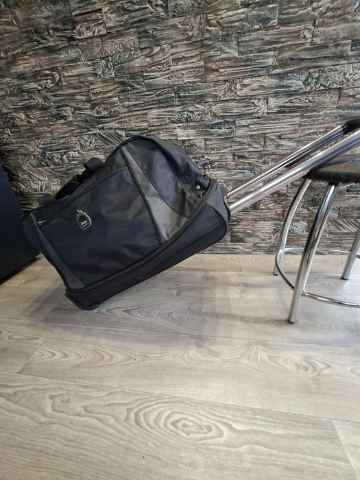 Продам дорожную сумку.