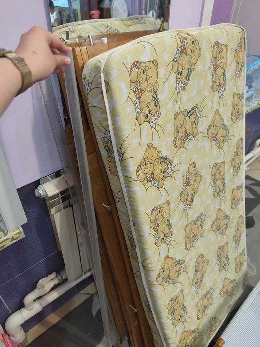 Продам детскую кроватку