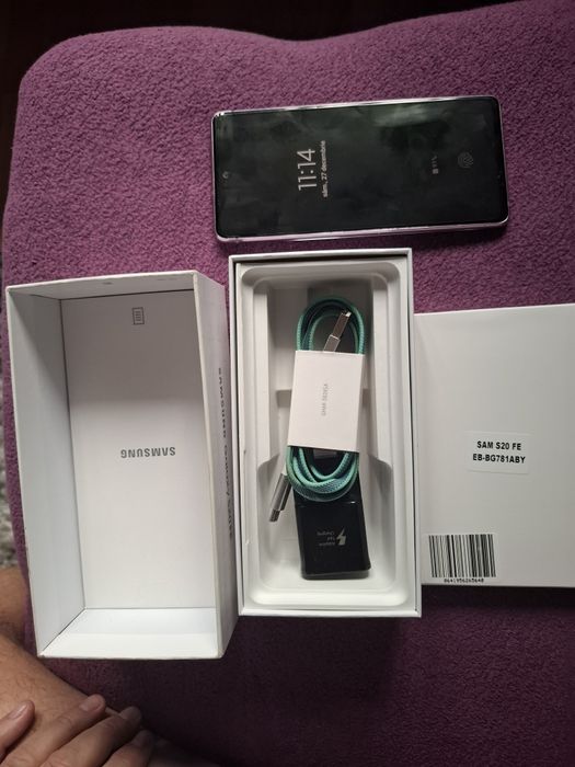Vând samsung s20fe