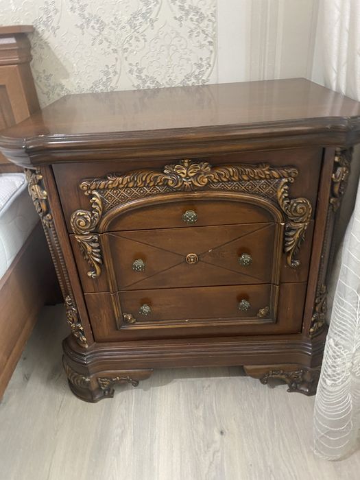 Диван, кровать, люстры