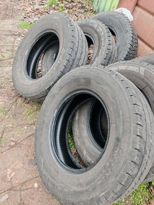 2бр. Чисто нови бусови гуми Lassa Transway 2 225 70 15C