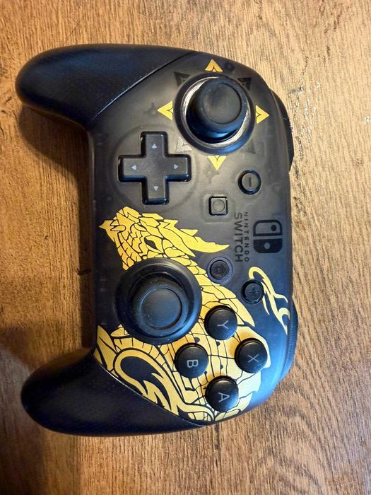 Nintendo Switch Monster Hunter Rise Limited Edition + Pro Controller + 128GB + 4 Jocuri