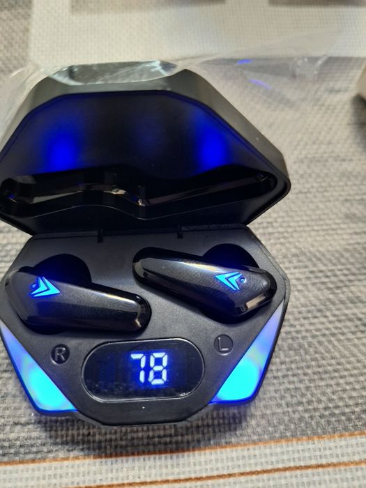 Готина геймърска Bluetooth слушалка с цифров дисплей, завладяващ 3D звук за различно игрово преживяване