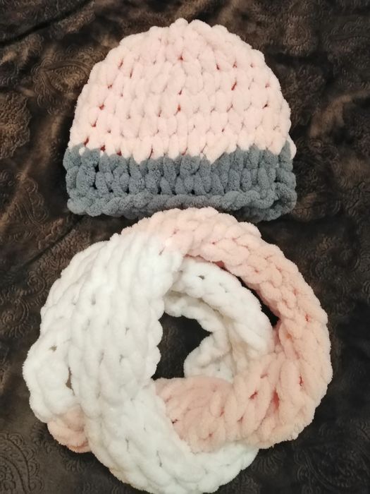 Шал-яка и шапка ръчна изработка, изплетени с пръсти