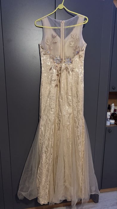 Официална рокля, става и за бална