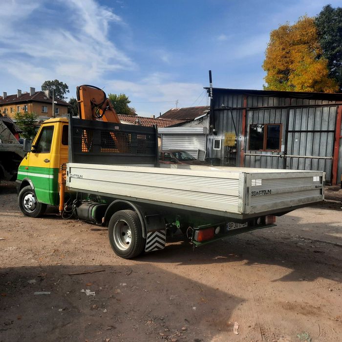 камион с кран и бус с кран транспортни услуги