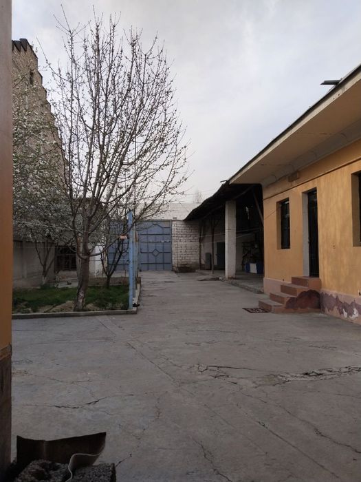 Assalomu aleykum  5 sotix 4 xona uy sotiladi