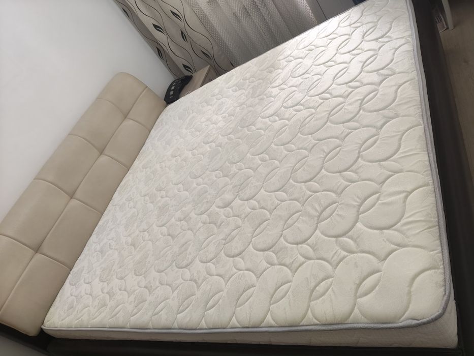 Продам кровати с матрасом и без матраса