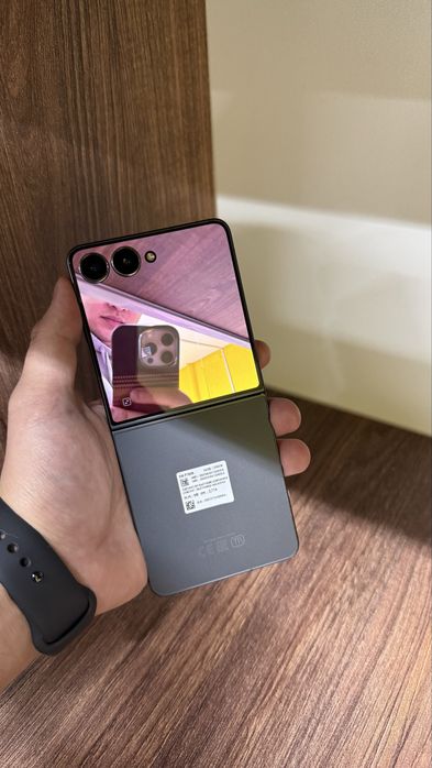 Samsung Z Flip 7 / 256gb