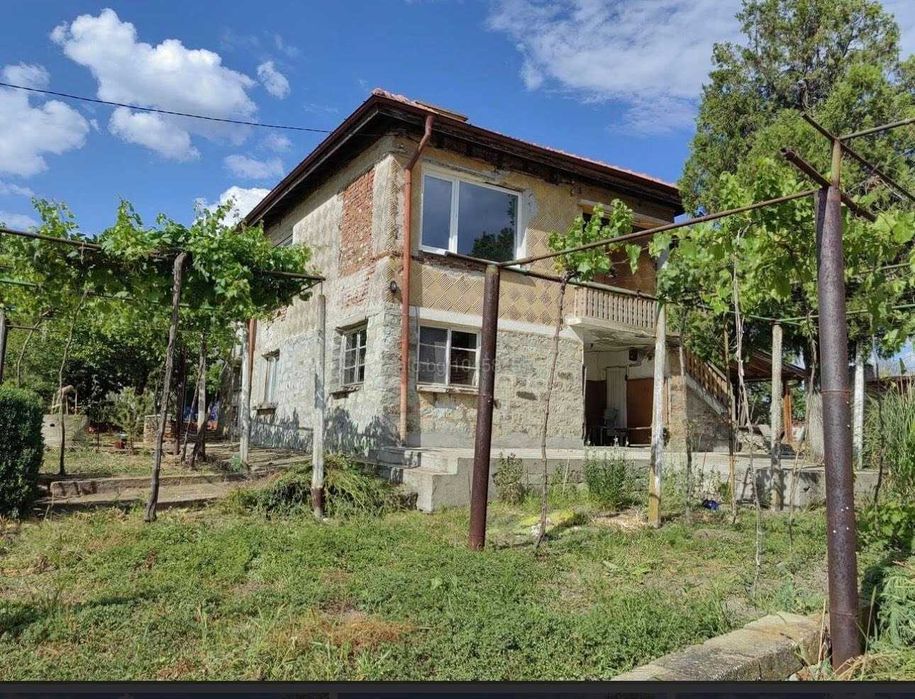 Продавам къща в с.. БРЯСТ