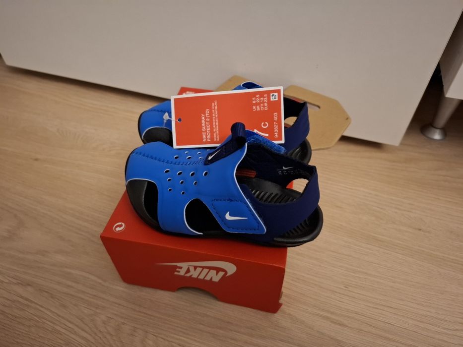 Нови бебешки сандали Nike, 23.5 номер