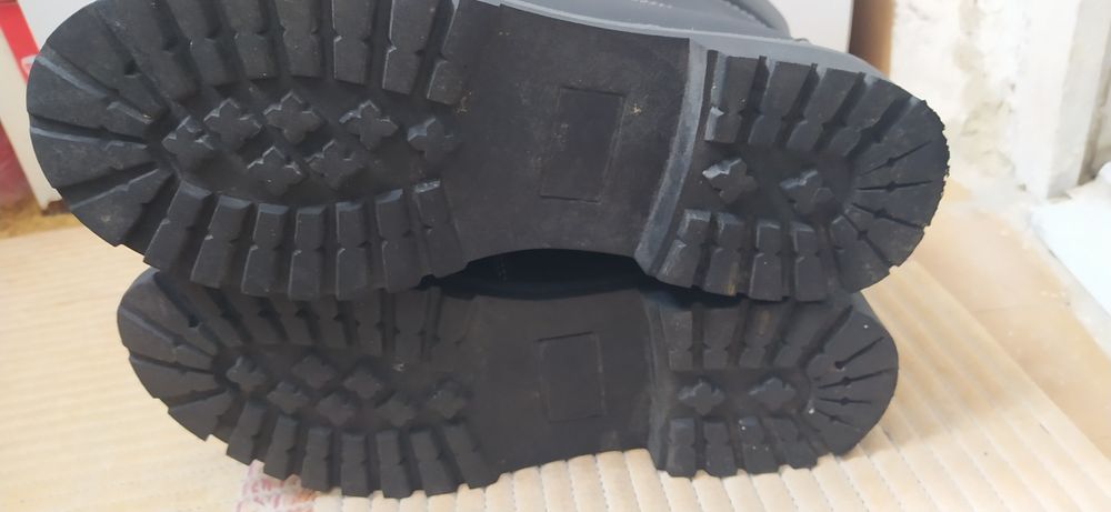 Боти/ кубинки в бежов и черен цвят, велур, 39 номер., чисто нови