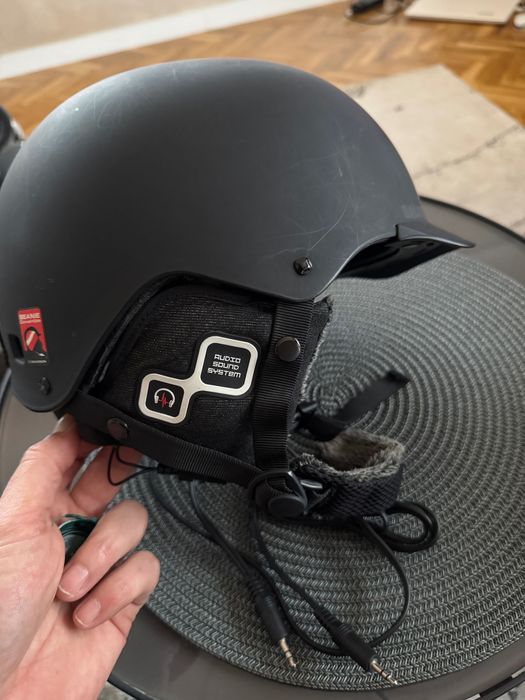 Каска Sаlomon с вградена аудио система слушалки