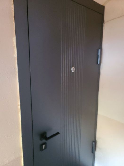 Обшивка железных входных дверей