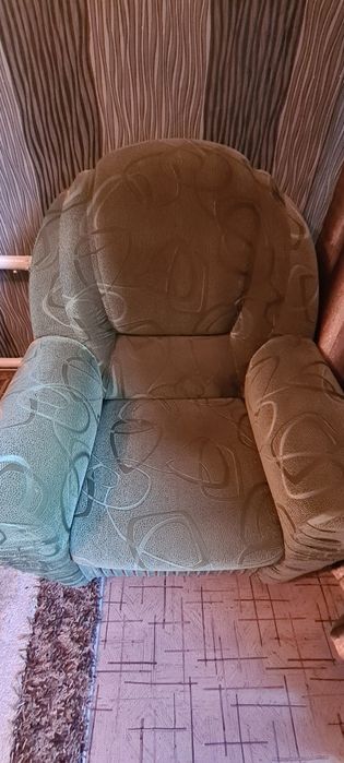 Продам диван с 2 креслами