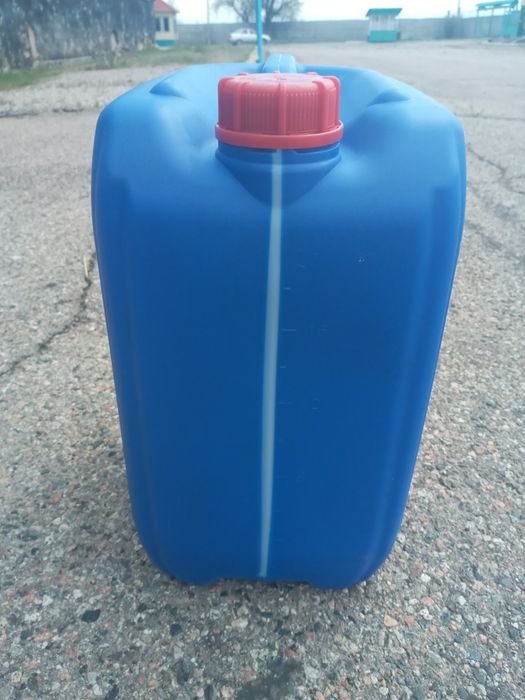 Продам полиэтиленовые канистры.