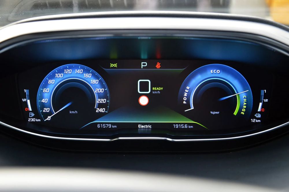 Peugeot 3008 4x4/ Hybrid4/ Panoramic/Alcantara/Faruri LED/Garantie