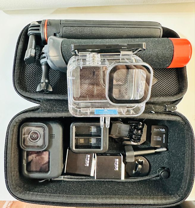 Vand GoPro 11 Black, card mem 128gb, dome telesin plus accesorii