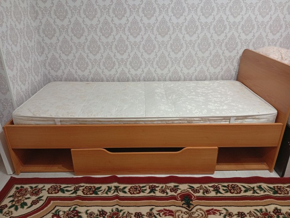 Продам срочно кровать  с матрасом , 195/ 88