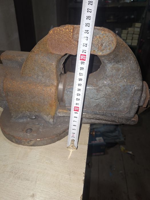 Тиски слесарьные