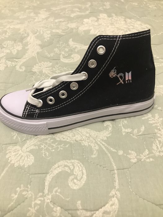 Кеды конверсы BTS