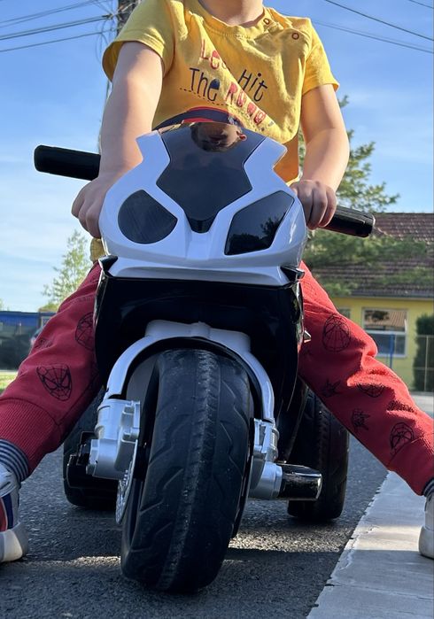 Vand motocicleta electrica BMW pentru copii (18-36 luni)