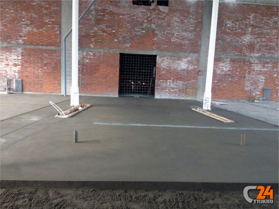 Заливка стяжки с лазерном уровенем