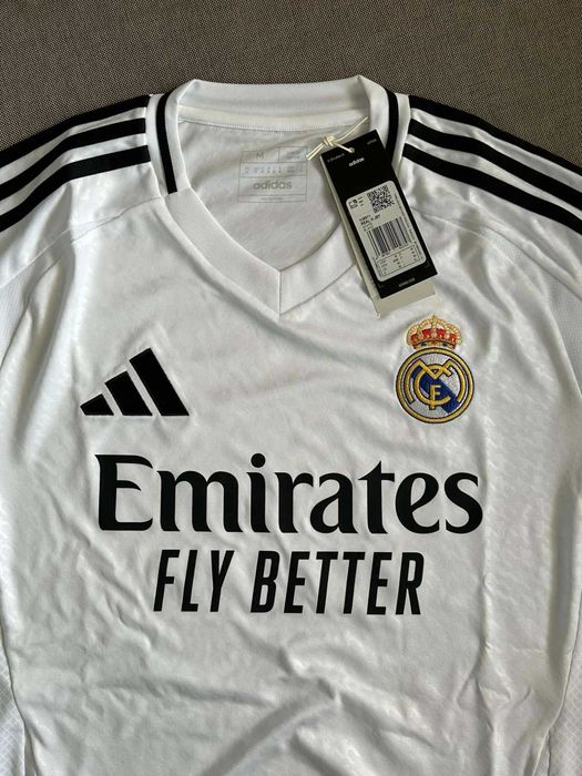 Чисто нови оригинални тениски Adidas Real Madrid налични M и L