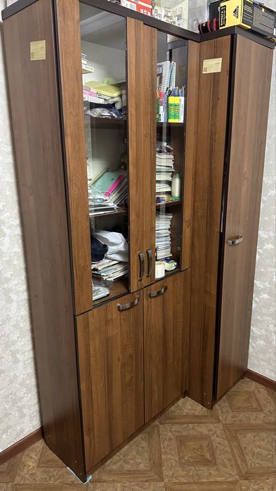 Два отдельно стоящих шкафа под