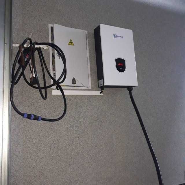 Установка зарядки чарджер на электромобиль