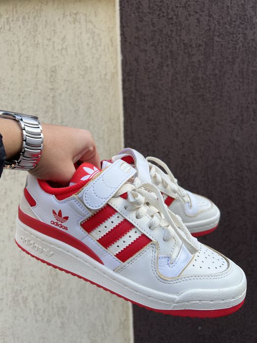 Vând Adidas Originals