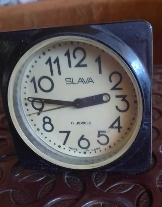 Часовник будилник SLAVA
